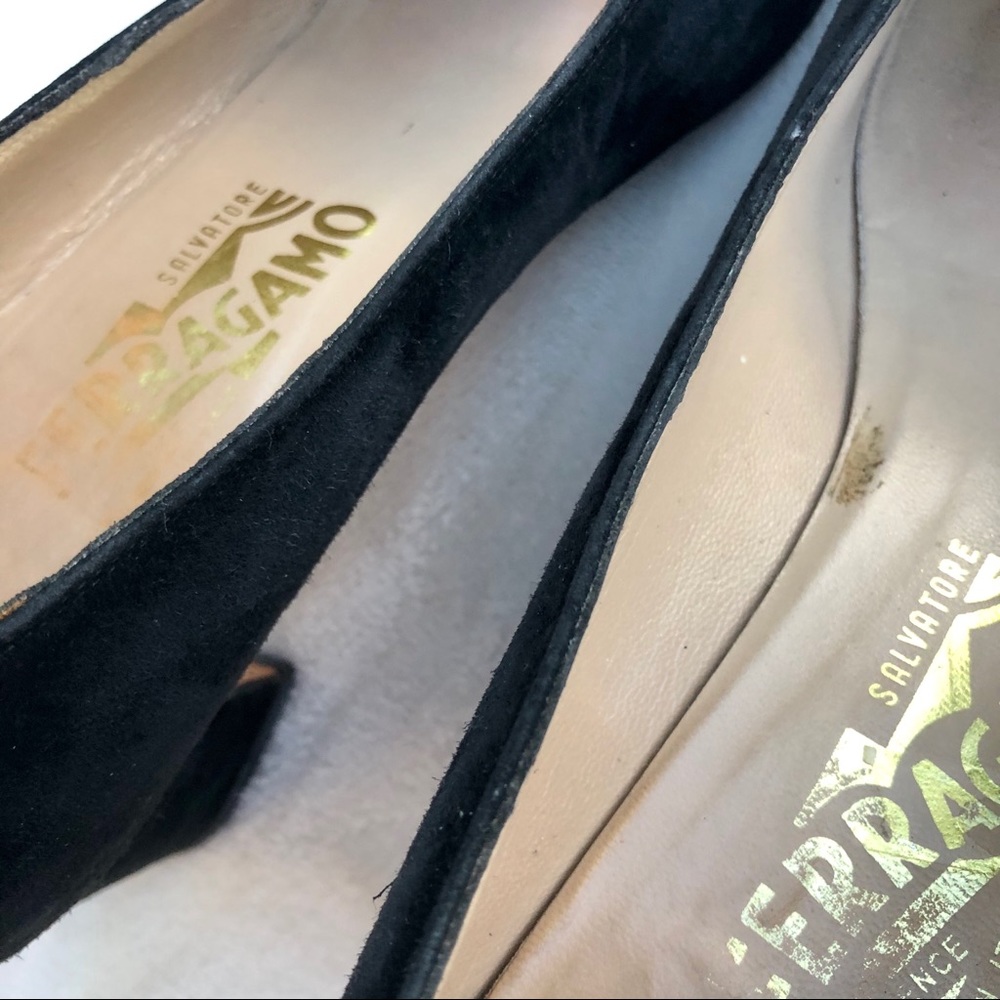 Salvatore Ferragamo Shoes Black Velvet Gold Trim Heels - Picture 8 of 9